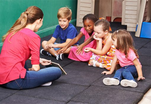 Kindergarten_Teacher_with_Class_Learning Kindergarten_Teacher_with_Class_Learning